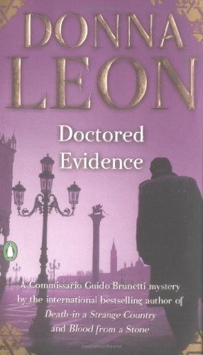 Donna Leon: Doctored Evidence (Paperback, 2005, Penguin Books)