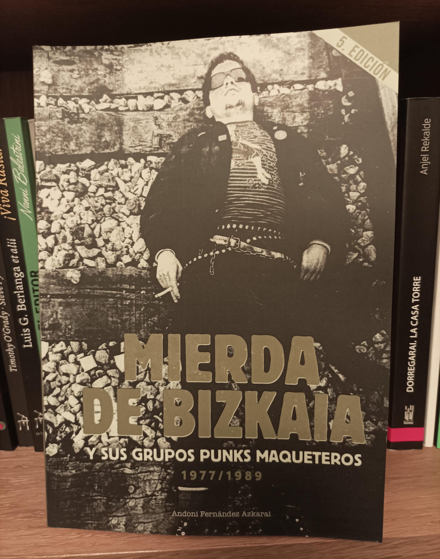 Andoni Fernández Azkarai: Mierda de Bizkaia y sus grupos punks maqueteros, 1977-1989 (Spanish language, 2018, Ediciones Sin Gluten, DDT Liburuak)