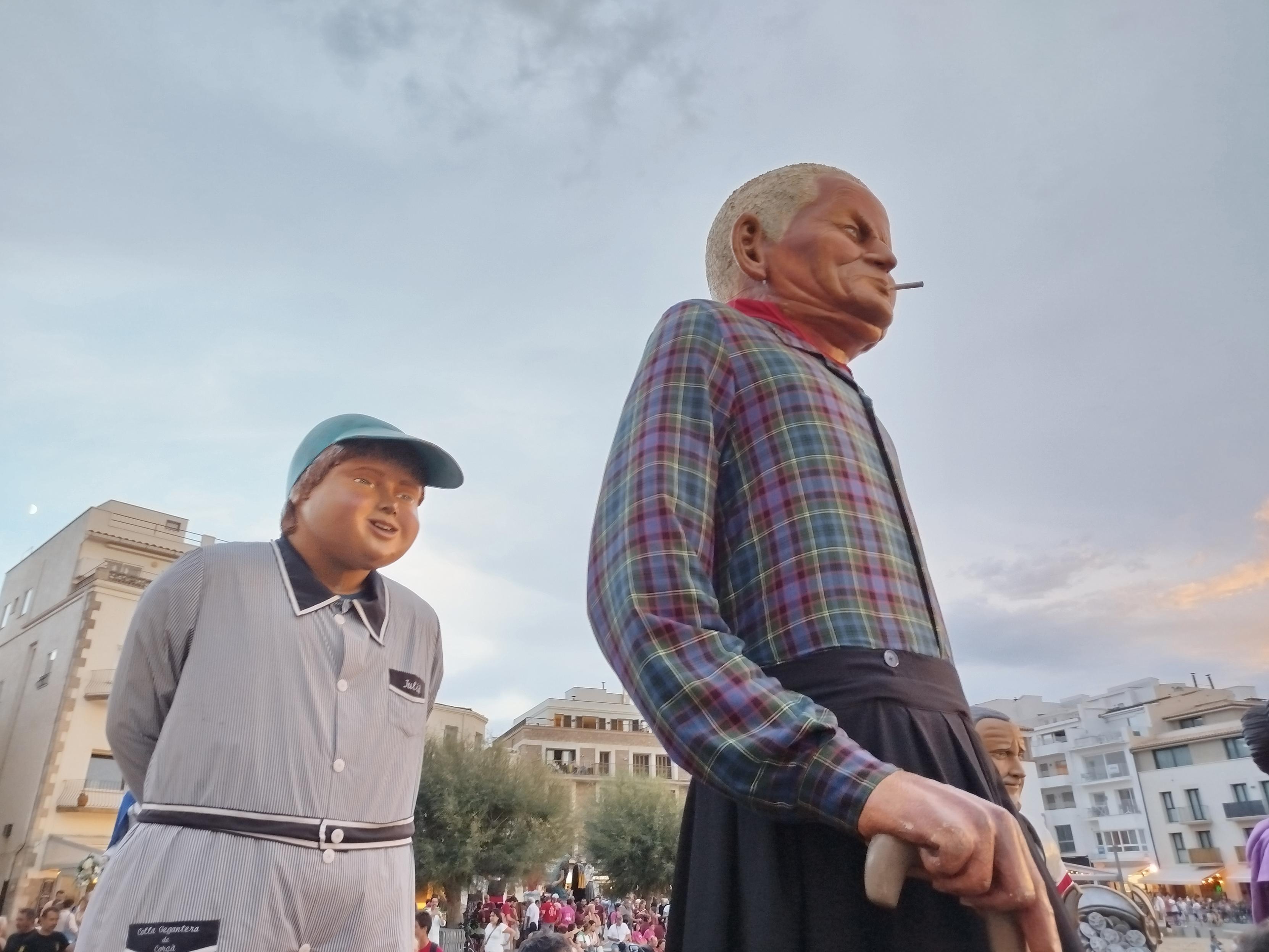 Bi erraldoi nahiko kurioso, deskribatzen zailak; gizon zahar bat eta haur-gazte-nerd bat? Bi erraldoi nahiko kurioso, deskribatzen zailak; gizon zahar bat eta haur-gazte-nerd bat?